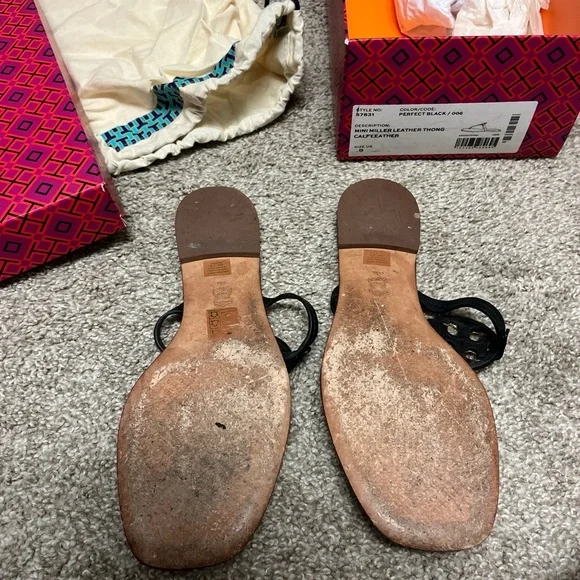 Black and Gold Leather Thong Sandals - Picture 2 of 2